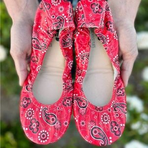 Storehouse flats bandanna print